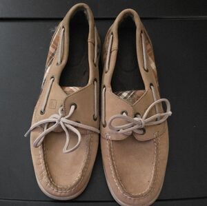 Sperry Beige Loafers with Checkered Lining
